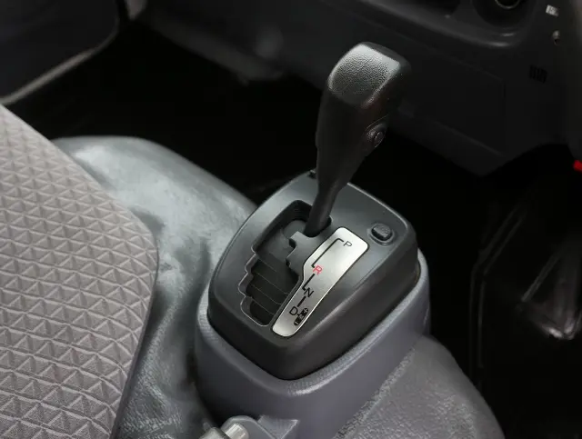 いすゞ エルフ TRG-NHR85A(2WD)の写真40