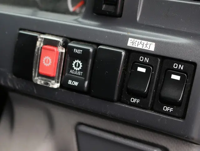 いすゞ エルフ TRG-NHR85A(2WD)の写真44