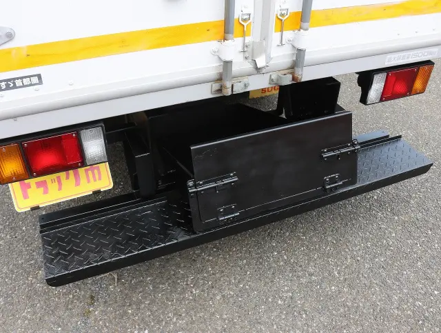 いすゞ エルフ TRG-NHR85A(2WD)の写真47