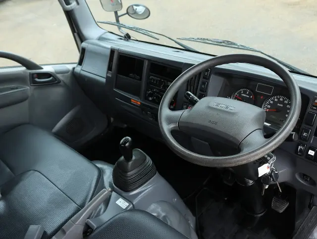 いすゞ エルフ TPG-NMR85AN(2WD)の写真3