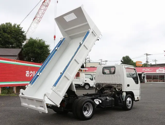 いすゞ エルフ TKG-NKR85AD(2WD)の写真2