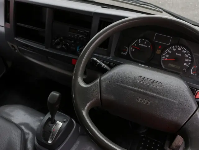 いすゞ エルフ TKG-NKR85AD(2WD)の写真38