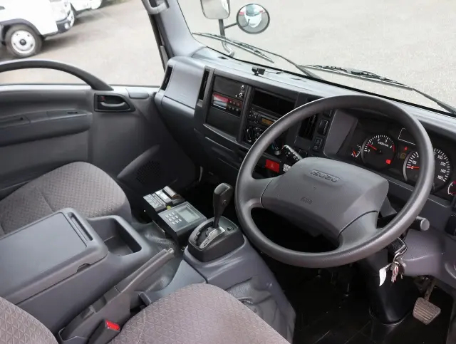 いすゞ エルフ TRG-NLR85AN(2WD)の写真3