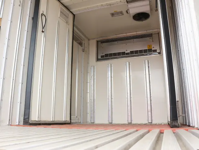 いすゞ エルフ TRG-NLR85AN(2WD)の写真32