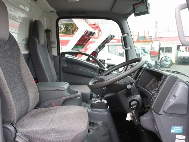 いすゞ エルフ TRG-NLR85AN(2WD)の写真43