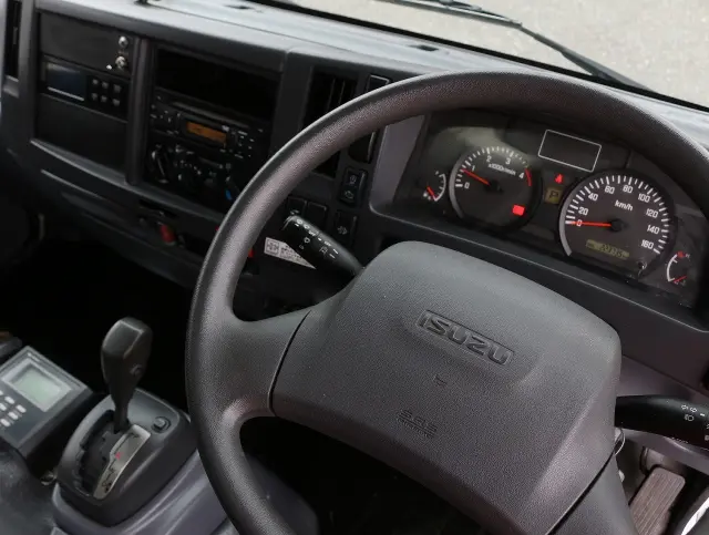 いすゞ エルフ TRG-NLR85AN(2WD)の写真45