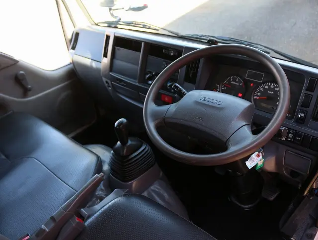 いすゞ エルフ TPG-NJR85AD(2WD)の写真3