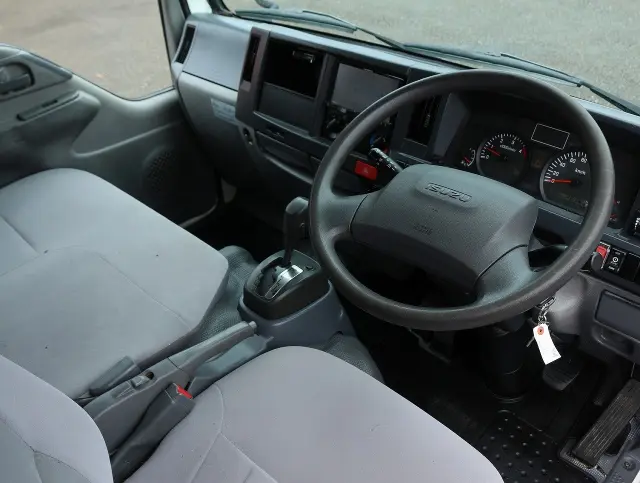 いすゞ エルフ TRG-NJR85A(2WD)の写真5