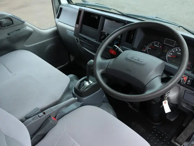 いすゞ エルフ TRG-NJR85A(2WD)の写真32