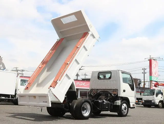 いすゞ エルフ TPG-NKR85AN(2WD)の写真2