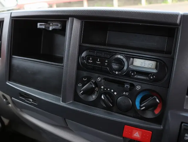 いすゞ エルフ TPG-NKR85AN(2WD)の写真36