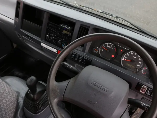 いすゞ エルフ TRG-NJR85A(2WD)の写真31