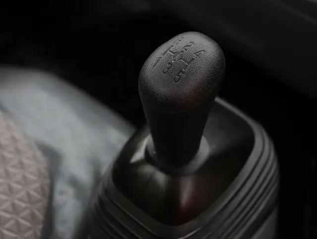 いすゞ エルフ TRG-NJR85A(2WD)の写真32