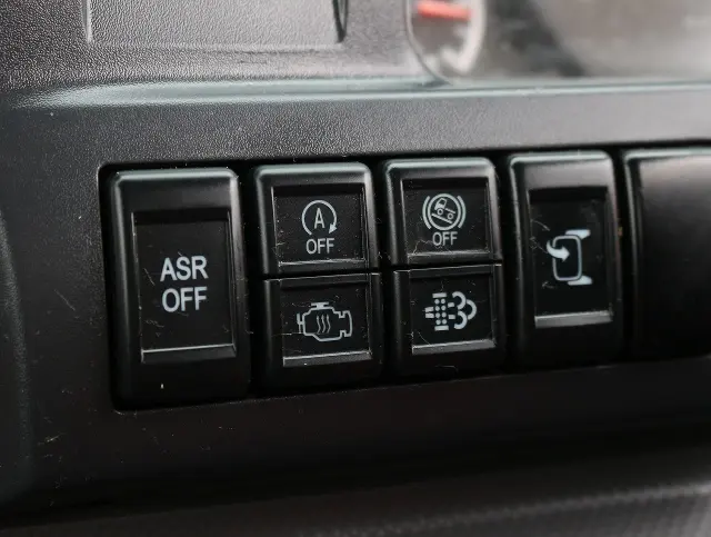 いすゞ エルフ TRG-NJR85A(2WD)の写真35