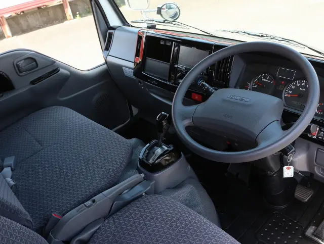 いすゞ エルフ TRG-NJR85A(2WD)の写真3