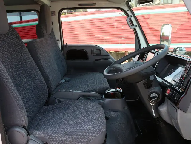 いすゞ エルフ TRG-NJR85A(2WD)の写真29