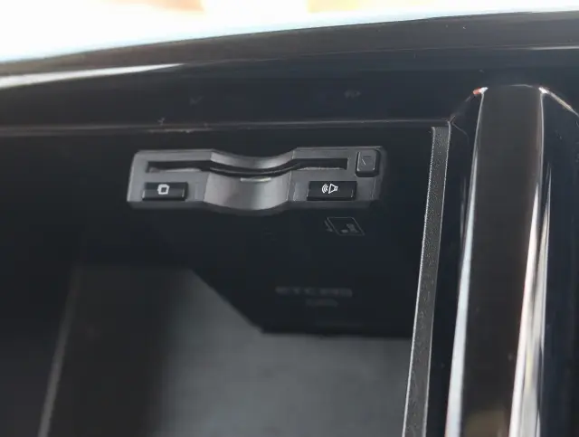 いすゞ エルフ TRG-NJR85A(2WD)の写真38