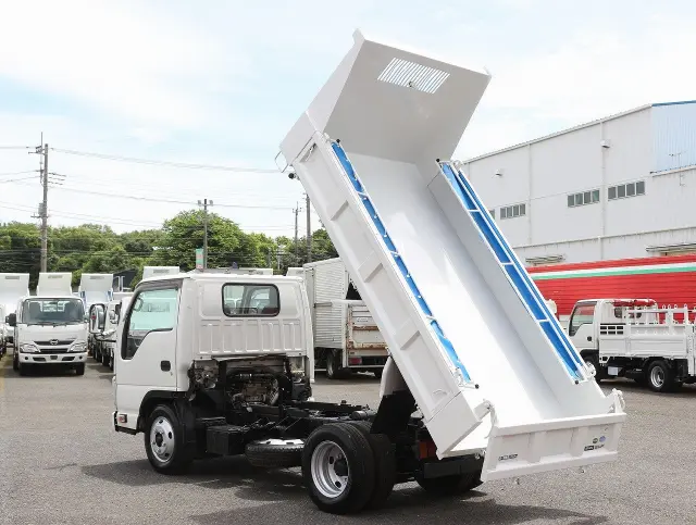 いすゞ エルフ TPG-NKR85AD(2WD)の写真2