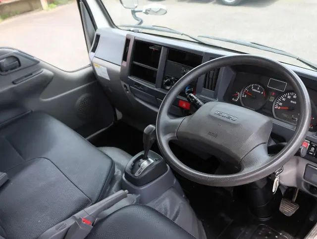 いすゞ エルフ TPG-NKR85AD(2WD)の写真3