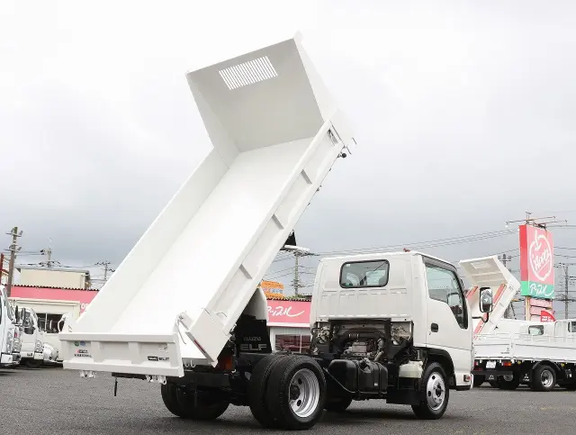 いすゞ エルフ TPG-NJR85AD(2WD)の写真2