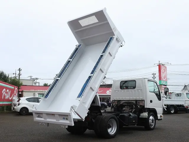 いすゞ エルフ TPG-NJR85AN(2WD)の写真2