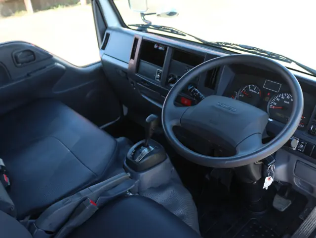 いすゞ エルフ TPG-NJR85A(2WD)の写真3