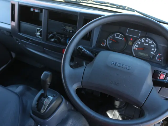 いすゞ エルフ TPG-NJR85A(2WD)の写真37
