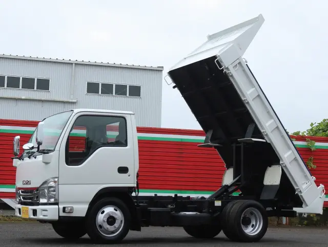 フロント|いすゞ エルフ TPG-NJR85AN(2WD)の写真1