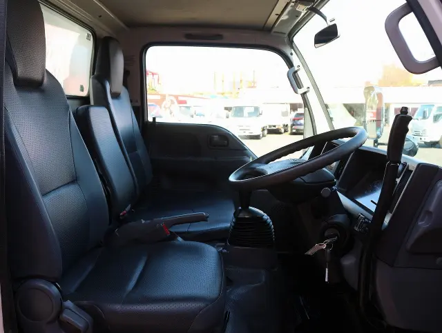 いすゞ エルフ TPG-NJR85AD(2WD)の写真34