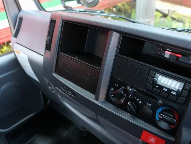 いすゞ エルフ TPG-NJR85AD(2WD)の写真40