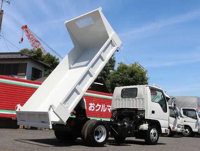 いすゞ エルフ TPG-NKR85AD(2WD)の写真2