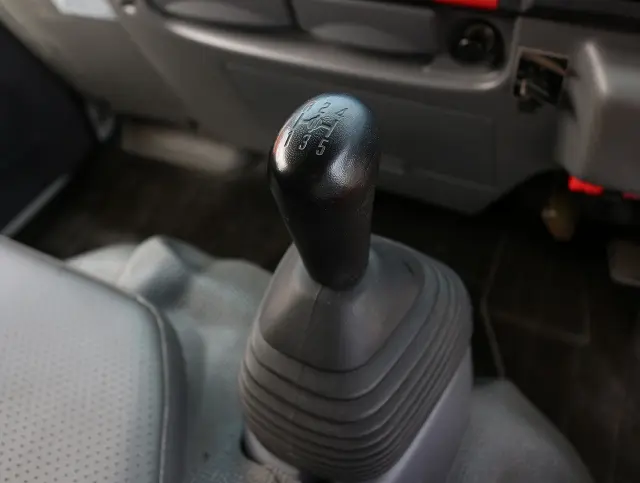 いすゞ エルフ TRG-NJS85A(4WD)の写真32