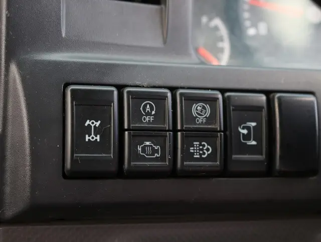 いすゞ エルフ TRG-NJS85A(4WD)の写真34