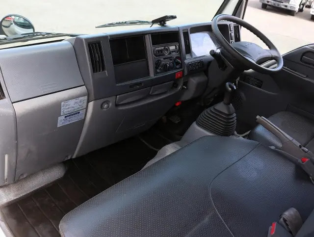 いすゞ エルフ TRG-NJS85A(4WD)の写真37