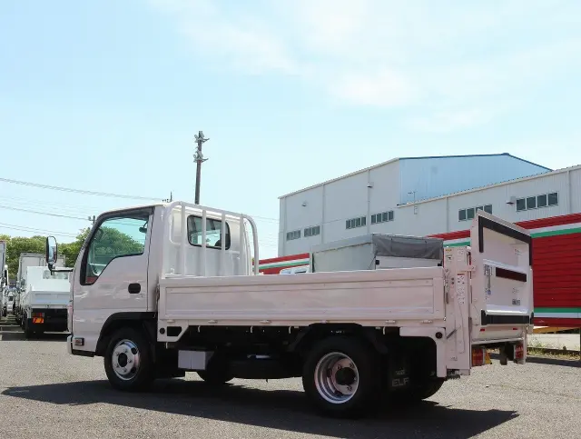 いすゞ エルフ TRG-NJR85A(2WD)の写真7