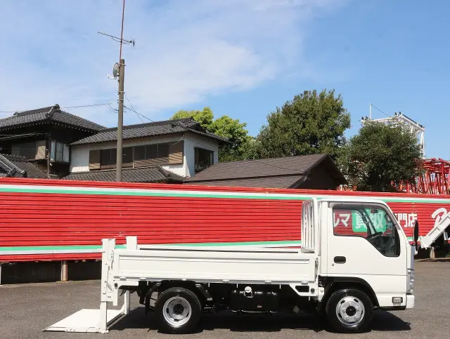 いすゞ エルフ TRG-NJR85A(2WD)の写真13