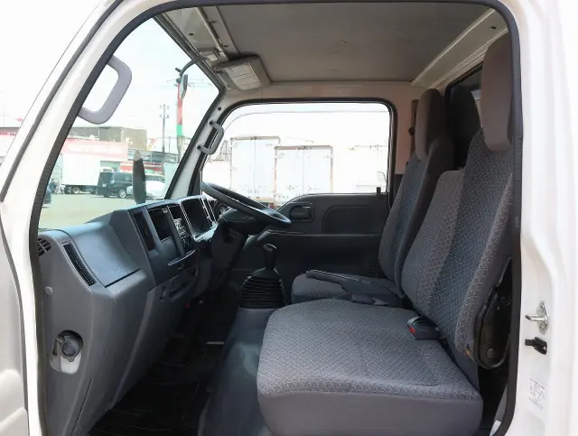 いすゞ エルフ TRG-NJR85A(2WD)の写真47