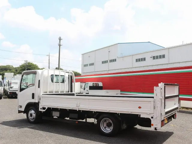 いすゞ エルフ TRG-NPR85AR(2WD)の写真7