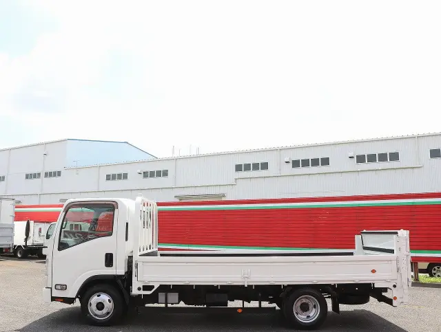 いすゞ エルフ TRG-NPR85AR(2WD)の写真8