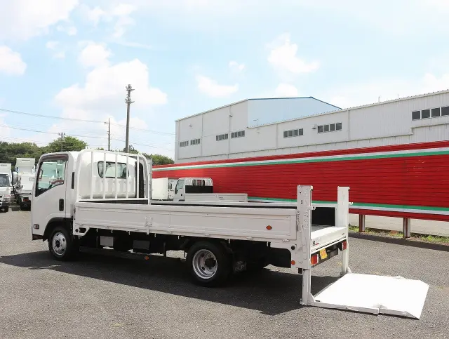 いすゞ エルフ TRG-NPR85AR(2WD)の写真19