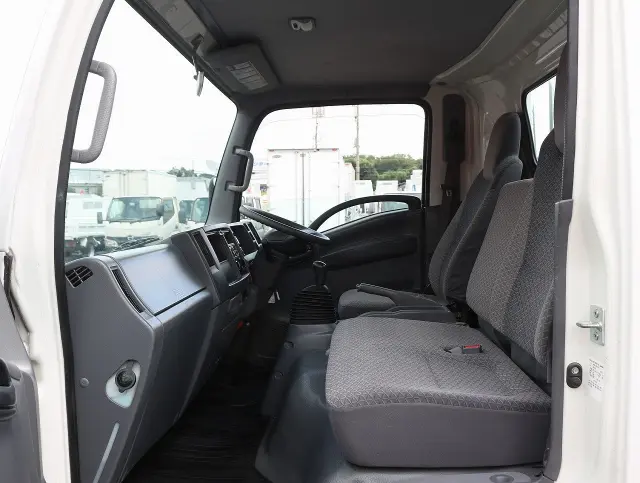 いすゞ エルフ TRG-NPR85AR(2WD)の写真43
