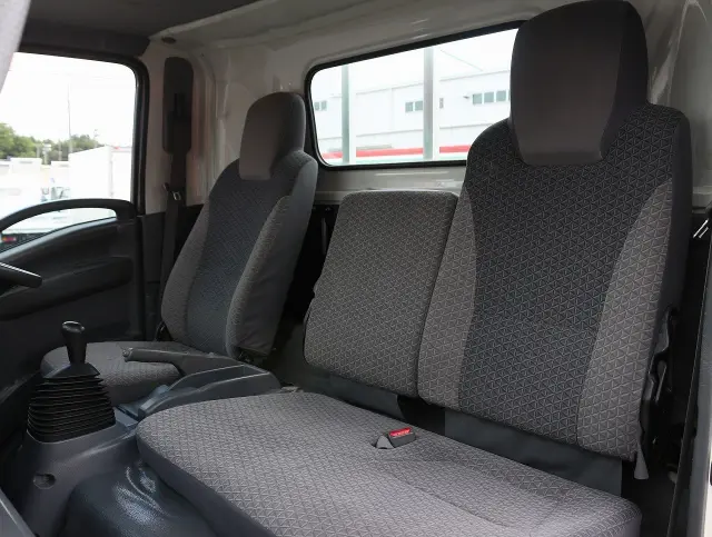 いすゞ エルフ TRG-NPR85AR(2WD)の写真44