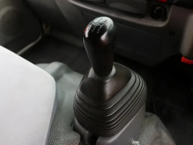 いすゞ エルフ TRG-NJR85A(2WD)の写真31