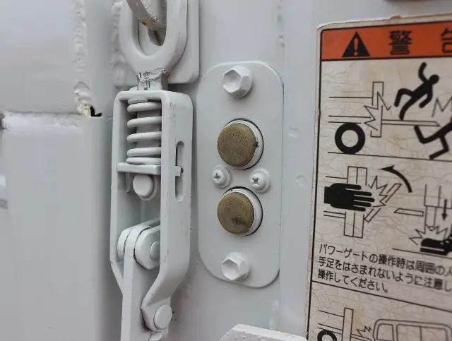 いすゞ エルフ TRG-NJR85A(2WD)の写真9