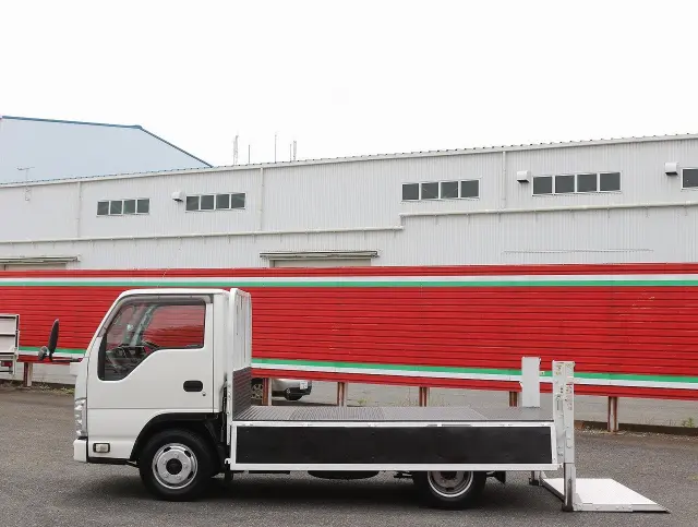 いすゞ エルフ TRG-NJR85A(2WD)の写真24