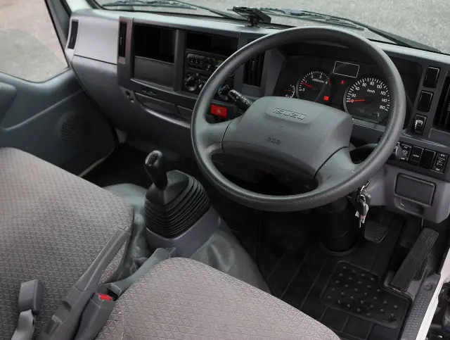 いすゞ エルフ TRG-NJR85A(2WD)の写真28