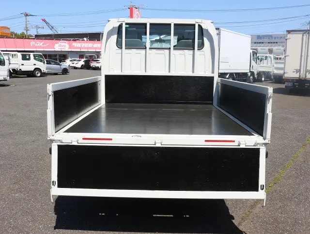 いすゞ エルフ TRG-NJS85A(4WD)の写真9