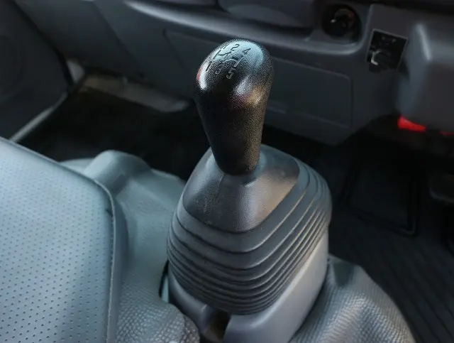 いすゞ エルフ TRG-NJS85A(4WD)の写真33