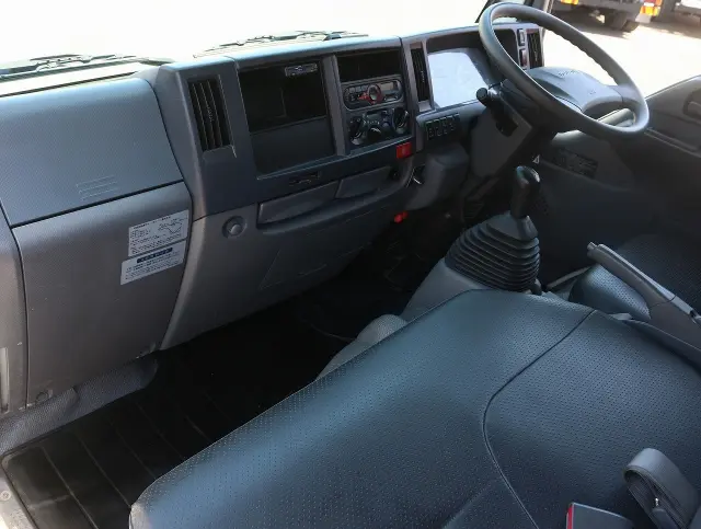 いすゞ エルフ TRG-NJS85A(4WD)の写真39