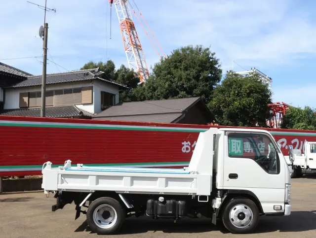いすゞ エルフ TPG-NJR85AD(2WD)の写真5